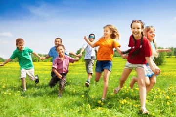 Bambini che giocano - centro estivo