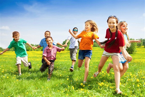 Bambini che giocano - centro estivo